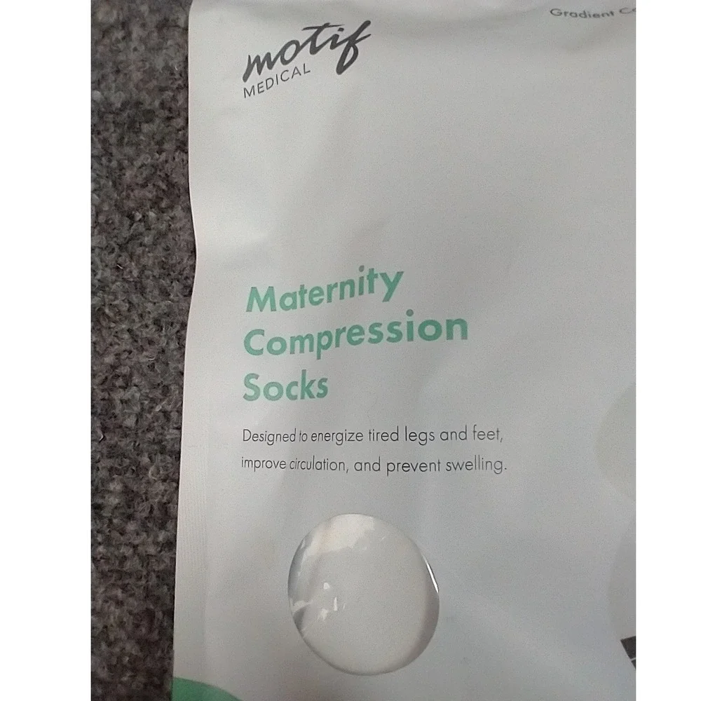 Motif Medical Maternity Compression Socks White Medium 20-30 mmHg AAB0004-02‎